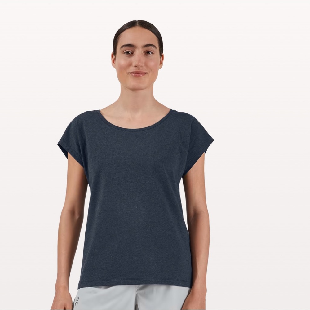On Tshirt Sz XS in Navy NWOT